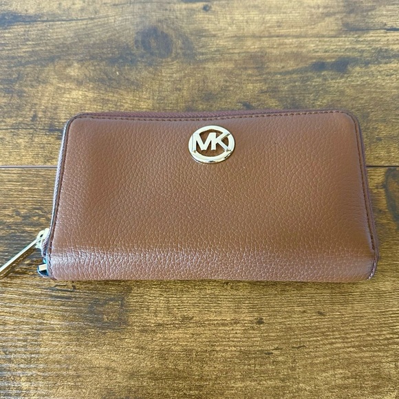 Michael Kors Handbags - Michael Kors Large Zippered Leather Wallet